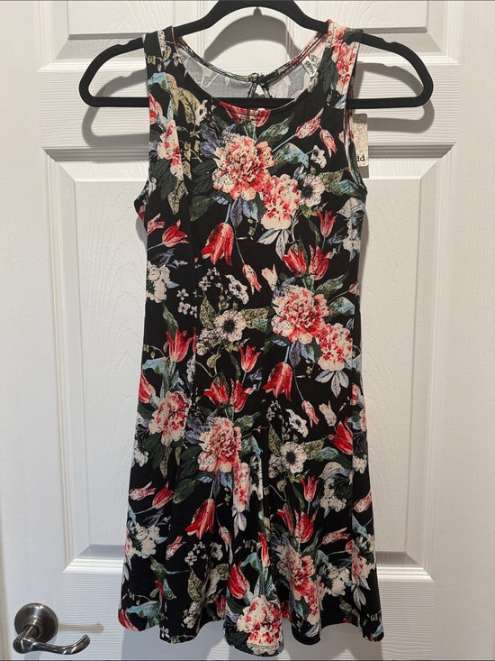 Mudd Dresses & Skirts - Mudd Black Floral Sleeveless Mini Dress with Red and Cream Blooms